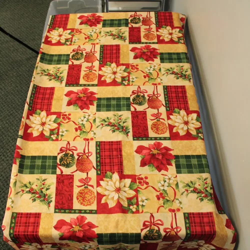 Christmas Tablecloth Red Green Patchwork Country Floral Ornaments 70x42